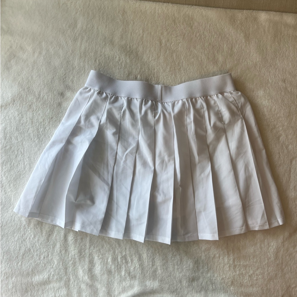 ALO Yoga White Pleated Mini Skirt - Picture 2 of 3